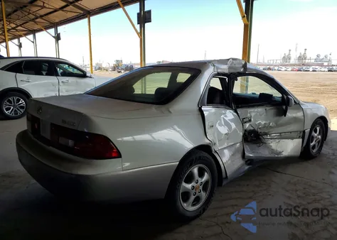 1998 Lexus Es 300 Base z USA, uszkodzony, nr VIN JT8BF28G6W0110885